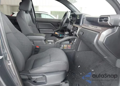 2024 Toyota Tacoma Sr5 2Wd z USA, uszkodzony, nr VIN 3TYKB5FN4RT006076